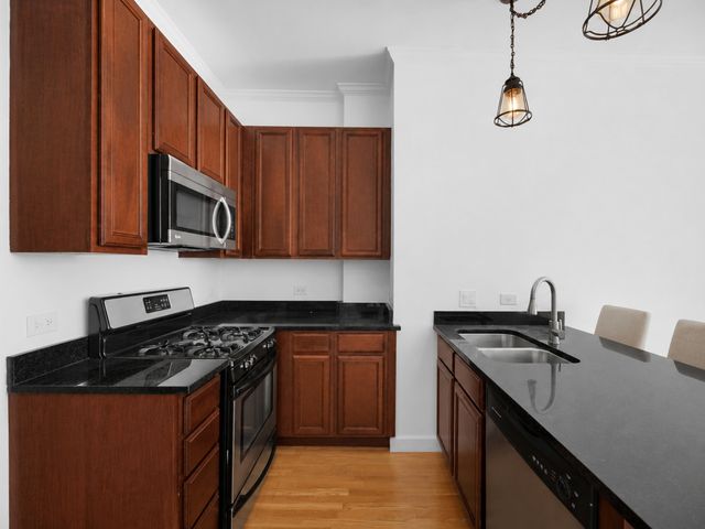 1949 N Whipple Street 1, Chicago, IL 60647