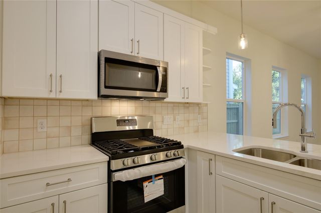 955 Ringold Street, Houston, TX 77088