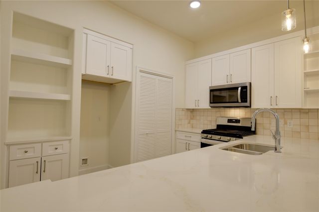 955 Ringold Street, Houston, TX 77088