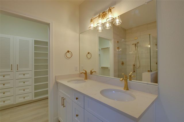 955 Ringold Street, Houston, TX 77088