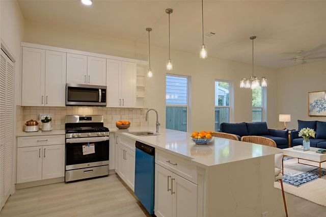 955 Ringold Street, Houston, TX 77088