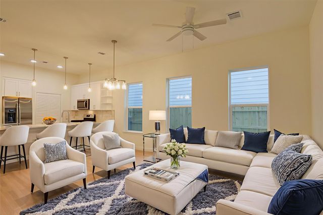 955 Ringold Street, Houston, TX 77088