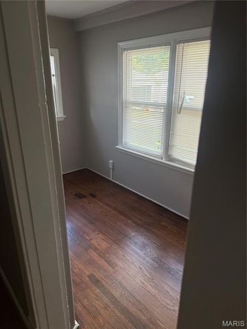 8517 Elmore Avenue, St Louis, MO 63132