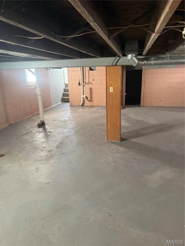 8517 Elmore Avenue, St Louis, MO 63132