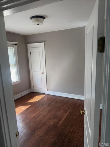 8517 Elmore Avenue, St Louis, MO 63132