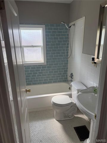 8517 Elmore Avenue, St Louis, MO 63132