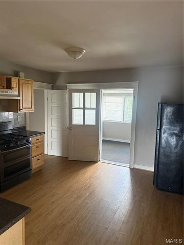 8517 Elmore Avenue, St Louis, MO 63132