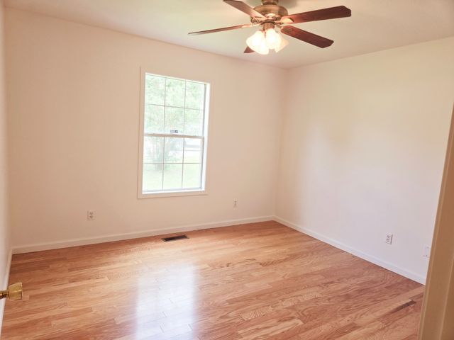 121 Walker Rd, Springville, TN 38256