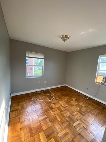 73 N Hampton Road, Columbus, OH 43213