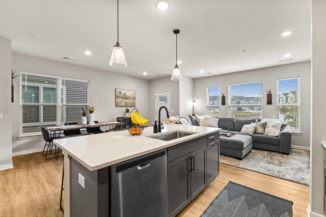 14540 Twin Lakes Circle, Burnsville, MN 55306