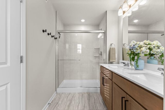 14540 Twin Lakes Circle, Burnsville, MN 55306