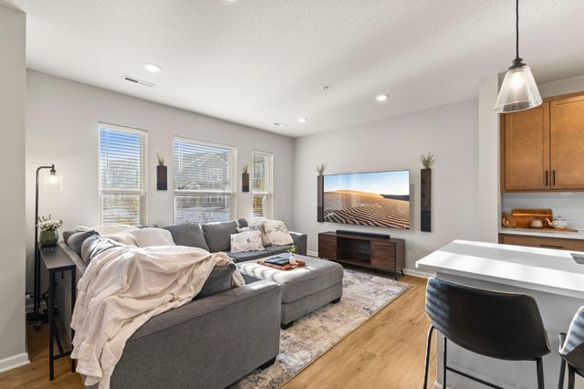 14540 Twin Lakes Circle, Burnsville, MN 55306