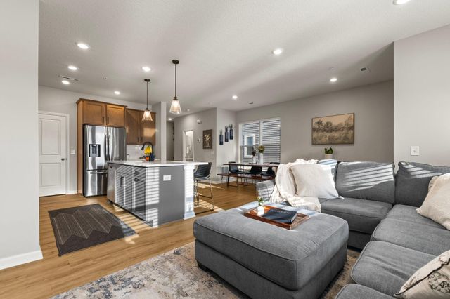 14540 Twin Lakes Circle, Burnsville, MN 55306