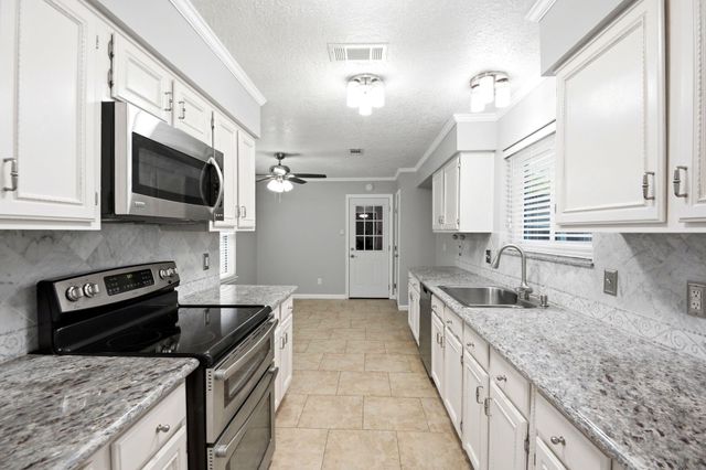 16738 Barkentine Lane, Friendswood, TX 77546