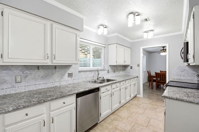 16738 Barkentine Lane, Friendswood, TX 77546