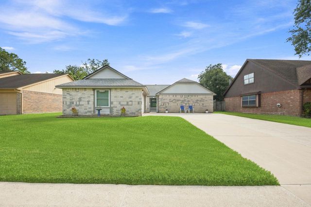 16738 Barkentine Lane, Friendswood, TX 77546
