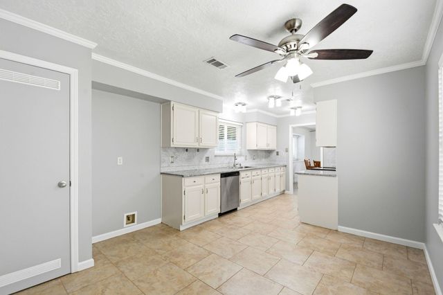16738 Barkentine Lane, Friendswood, TX 77546