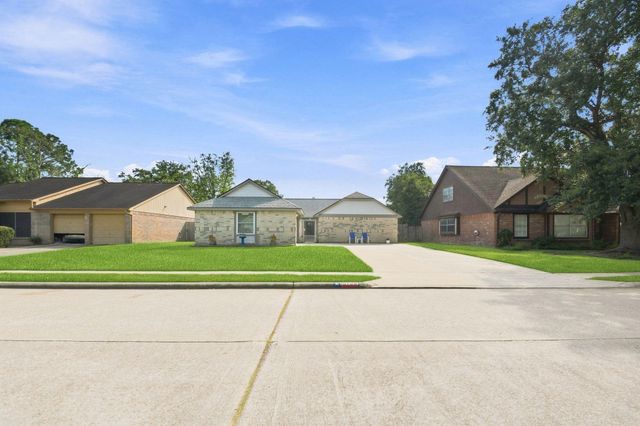16738 Barkentine Lane, Friendswood, TX 77546