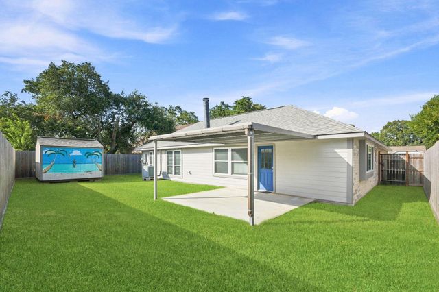 16738 Barkentine Lane, Friendswood, TX 77546