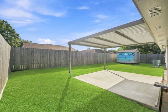 16738 Barkentine Lane, Friendswood, TX 77546