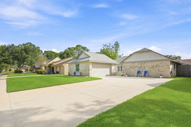 16738 Barkentine Lane, Friendswood, TX 77546