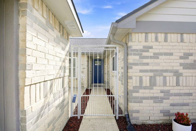 16738 Barkentine Lane, Friendswood, TX 77546