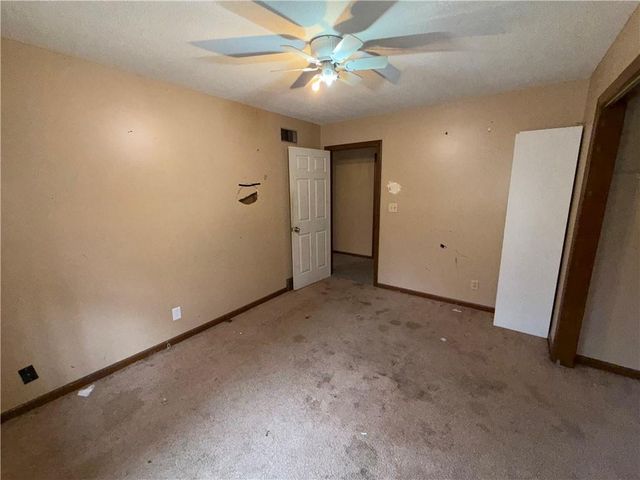 3720 CRESCENT Avenue, Kansas City, MO 64133