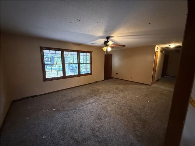 3720 CRESCENT Avenue, Kansas City, MO 64133