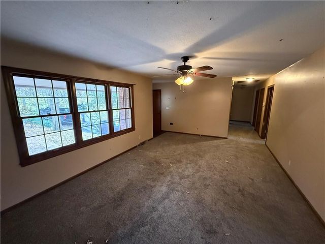 3720 CRESCENT Avenue, Kansas City, MO 64133