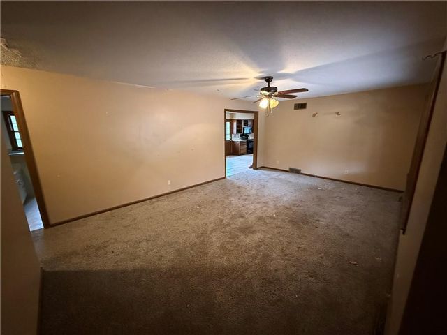 3720 CRESCENT Avenue, Kansas City, MO 64133