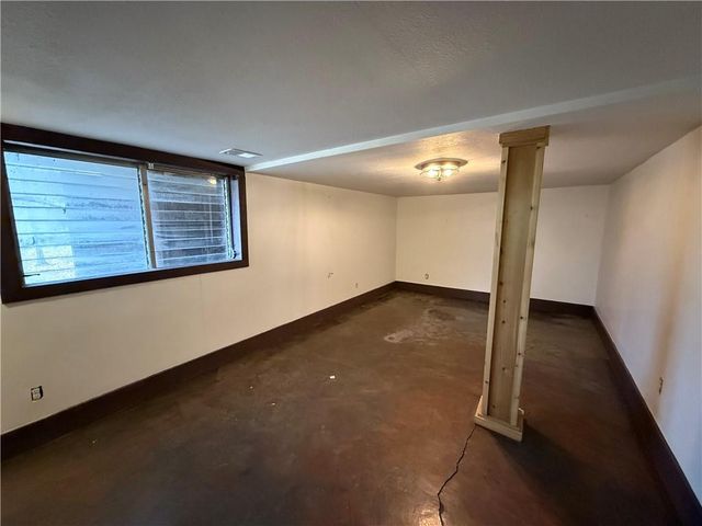 3720 CRESCENT Avenue, Kansas City, MO 64133