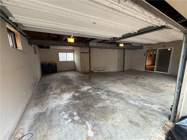 3720 CRESCENT Avenue, Kansas City, MO 64133