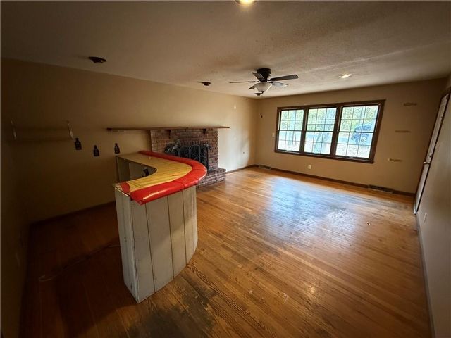 3720 CRESCENT Avenue, Kansas City, MO 64133