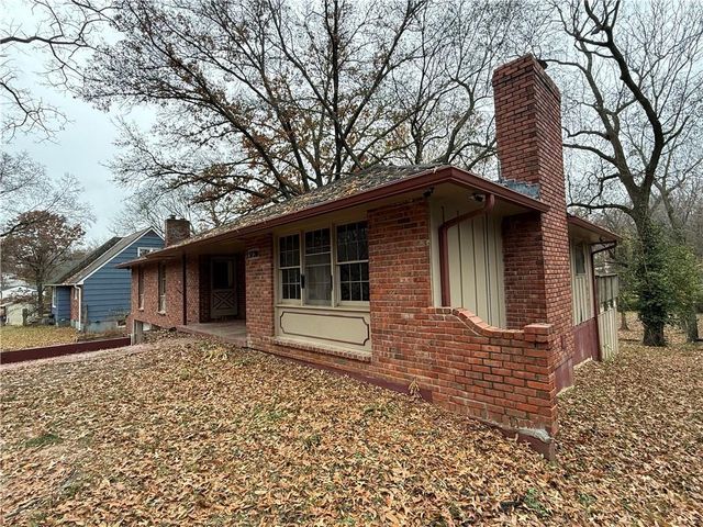 3720 CRESCENT Avenue, Kansas City, MO 64133