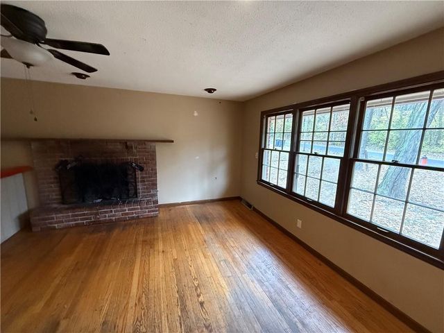 3720 CRESCENT Avenue, Kansas City, MO 64133