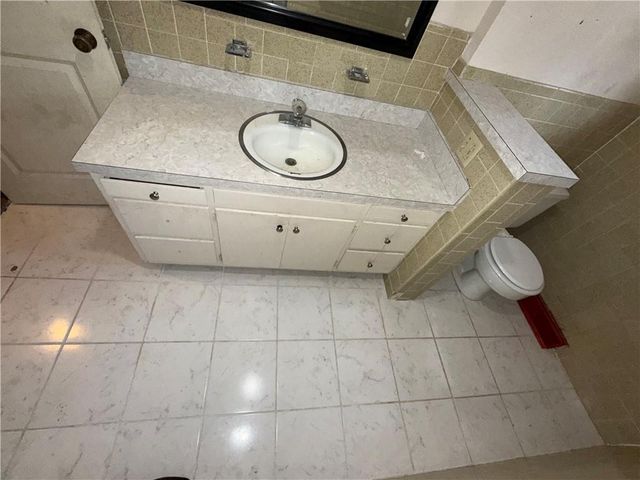 3720 CRESCENT Avenue, Kansas City, MO 64133