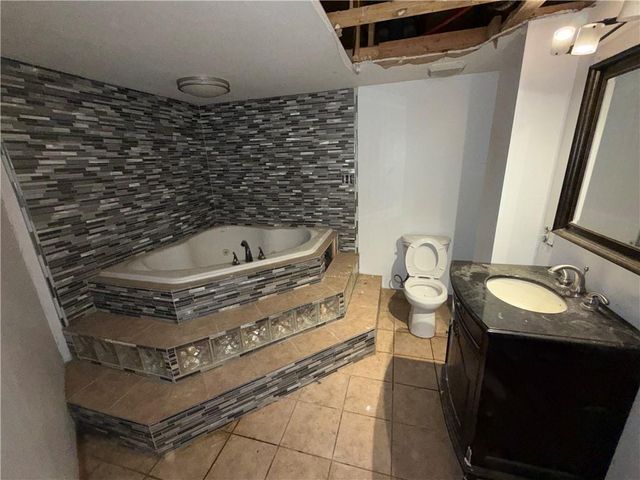 3720 CRESCENT Avenue, Kansas City, MO 64133