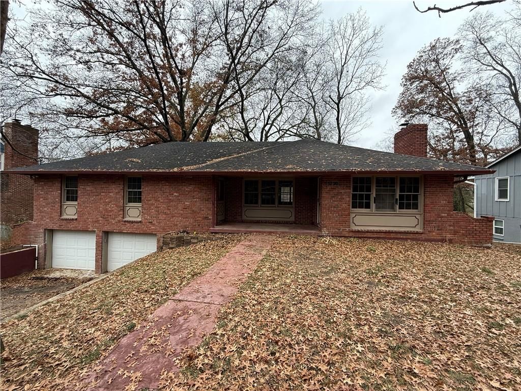 3720 CRESCENT Avenue, Kansas City, MO 64133