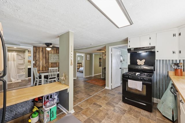 410 College Hill Road, Waco, KY 40385