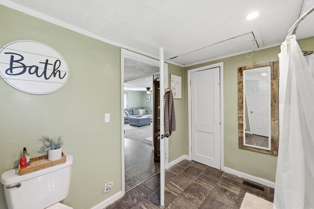 410 College Hill Road, Waco, KY 40385