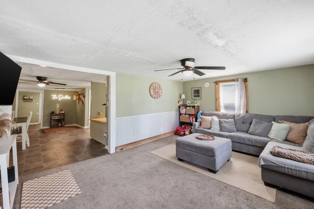 410 College Hill Road, Waco, KY 40385