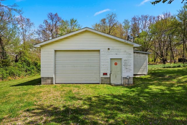 410 College Hill Road, Waco, KY 40385