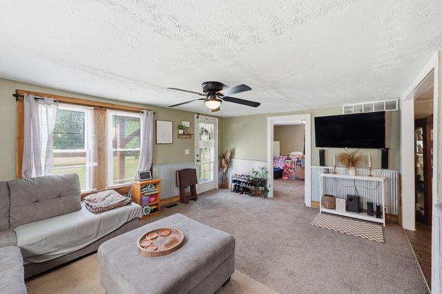 410 College Hill Road, Waco, KY 40385