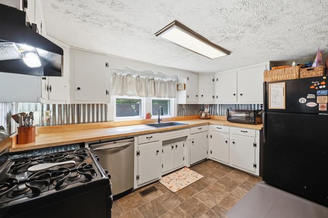 410 College Hill Road, Waco, KY 40385