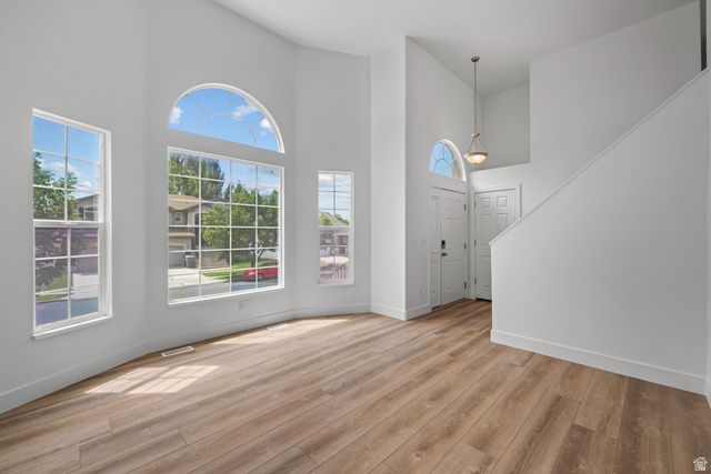 1060 W OLDHAM DR, North Salt Lake, UT 84054