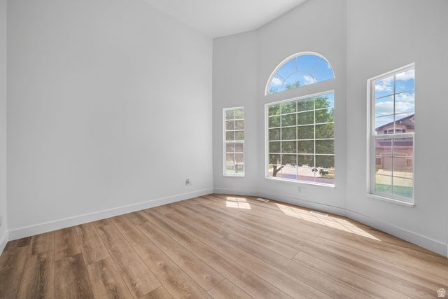 1060 W OLDHAM DR, North Salt Lake, UT 84054