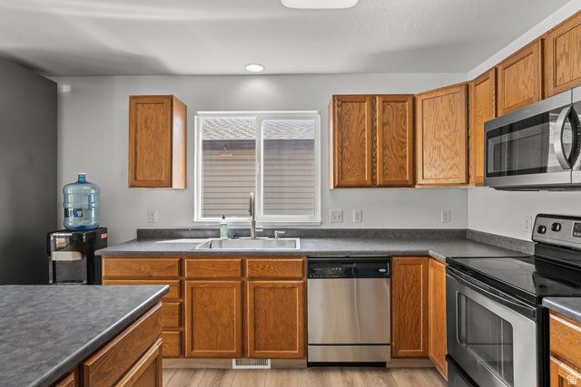 1060 W OLDHAM DR, North Salt Lake, UT 84054