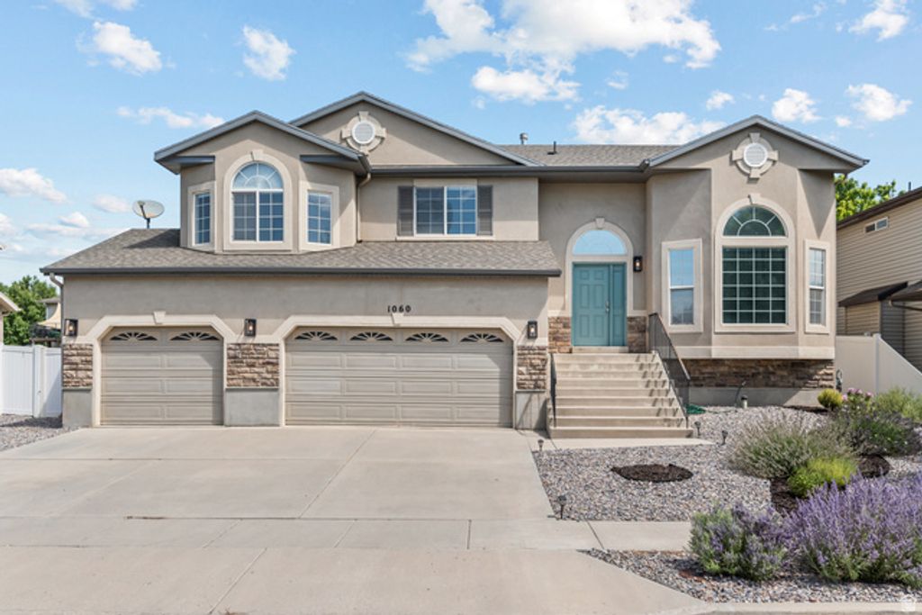 1060 W OLDHAM DR, North Salt Lake, UT 84054
