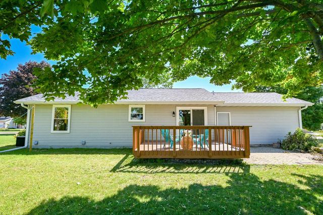 W201N16255 Ash DRIVE, Jackson, WI 53037