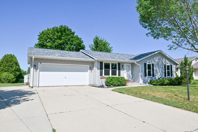 W201N16255 Ash DRIVE, Jackson, WI 53037